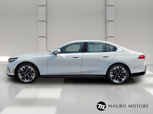 New 2027 White BMW 530i xDrive image 2