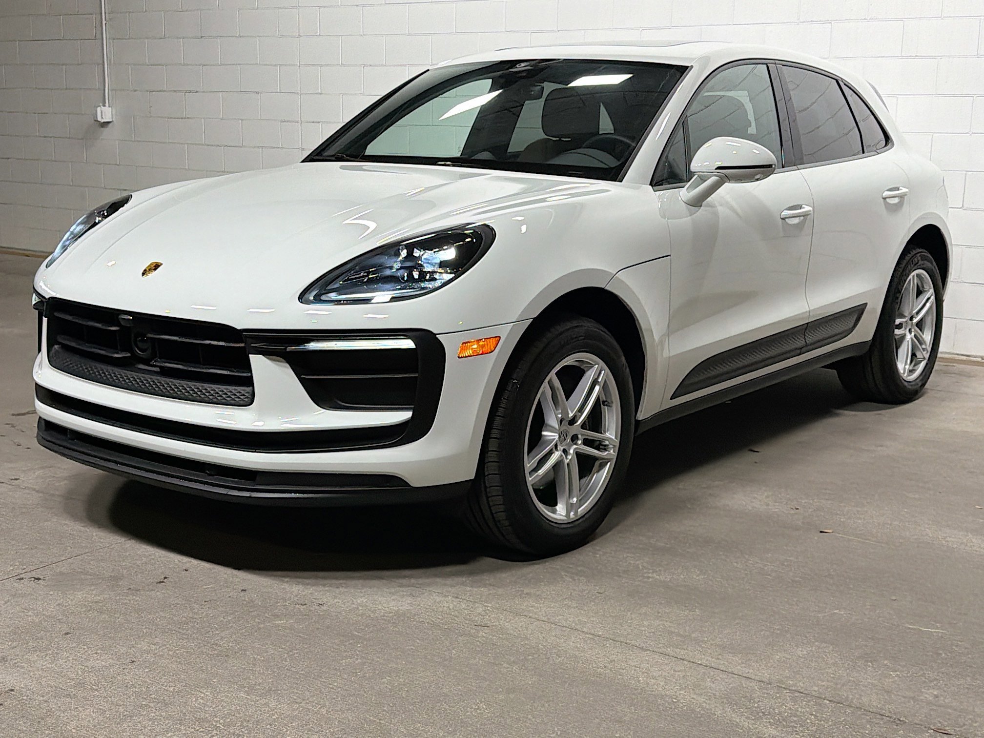 2025 Porsche Macan's photo