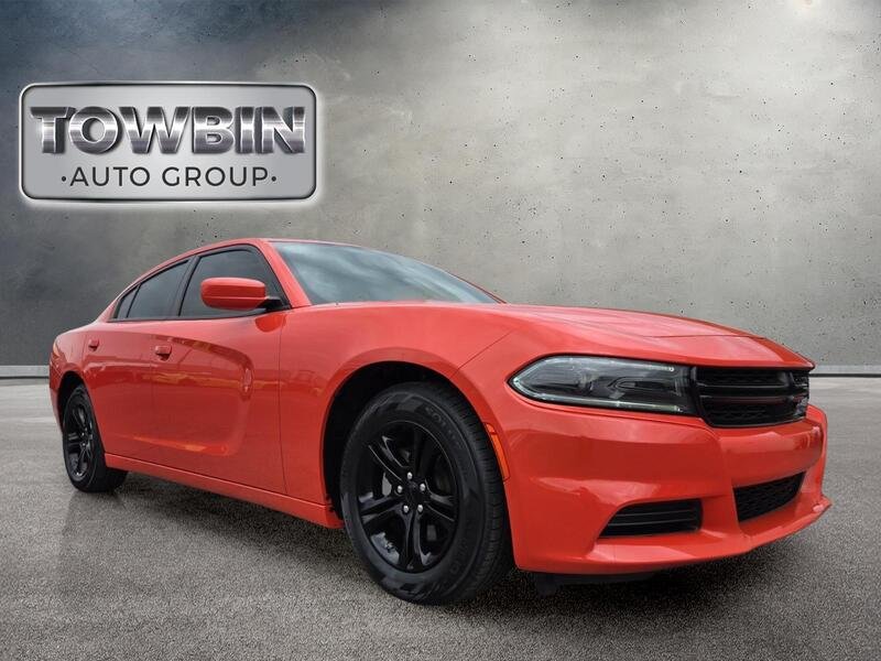Used 2022 Orange Dodge SXT image 2