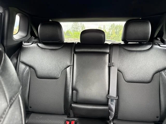 Used 2024 Silver Zynith Metallic Clearcoat Jeep Latitude image 29