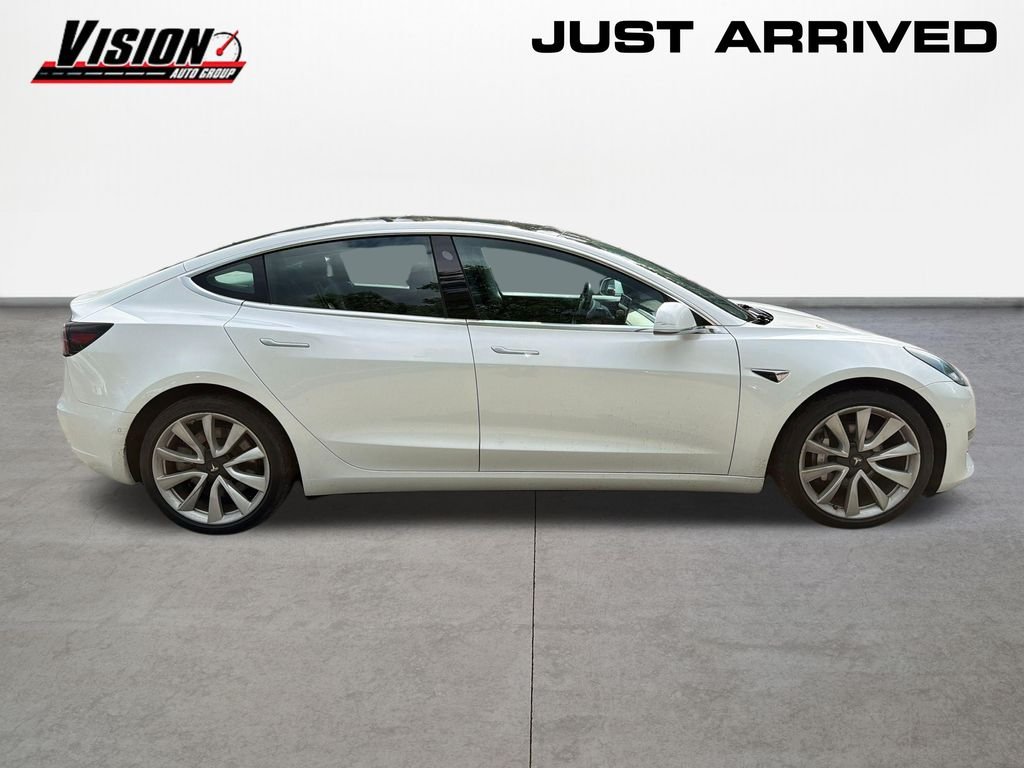 Used 2019  Tesla  image 4