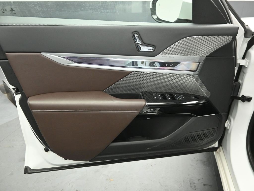 2023 BMW 760I - Image 20