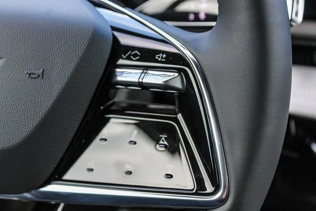 2025 Cadillac OPTIQ Sport 1 - Photo 23