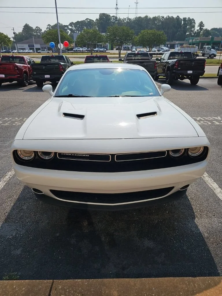 Used 2023 White Knuckle Clearcoat Dodge SXT image 4