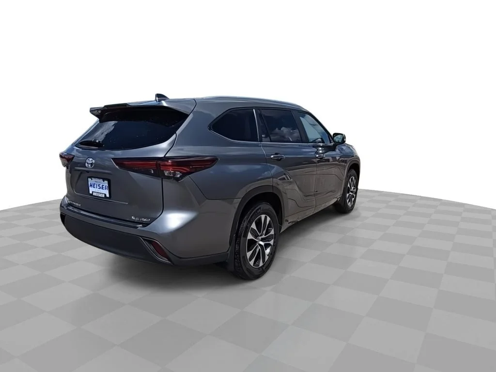 Used 2026  Toyota XLE image 8