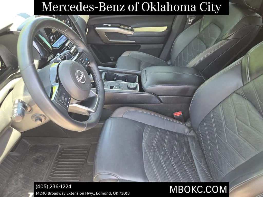 Used 2023 Pearl White Nissan Platinum image 11