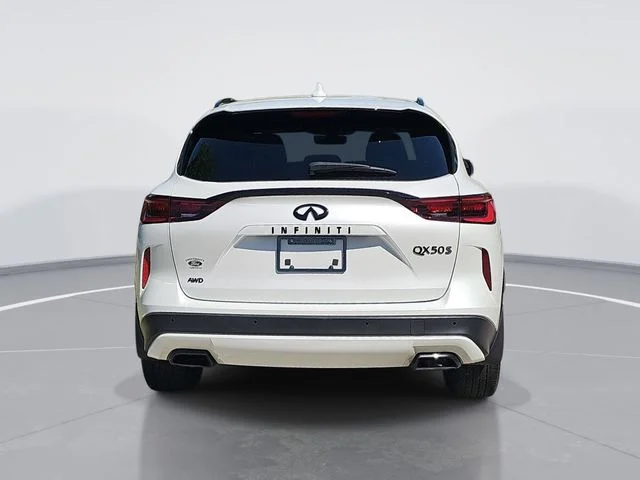 Used 2025 White INFINITI SPORT image 4