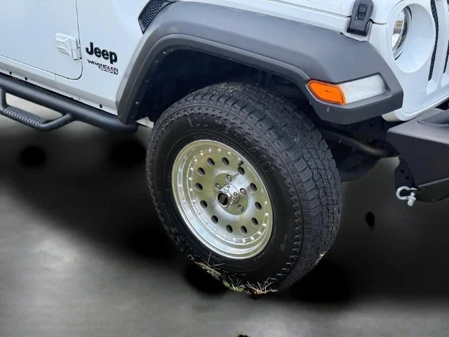 Used 2021 White Jeep Sport image 11