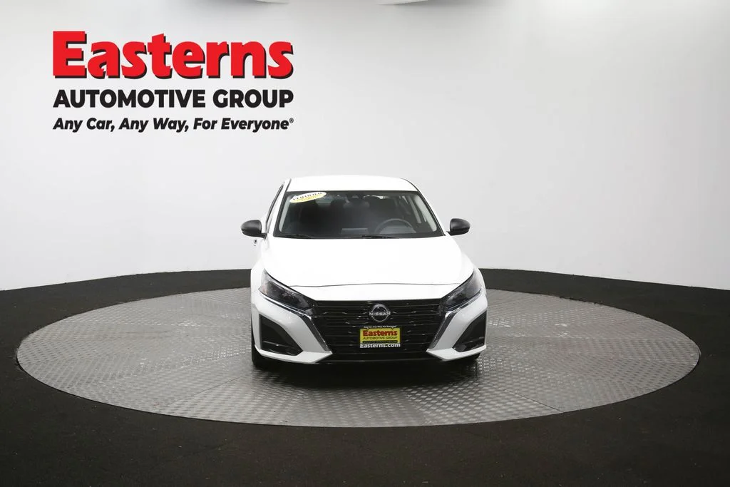 Used 2025 White Nissan 2.5 SV image 49