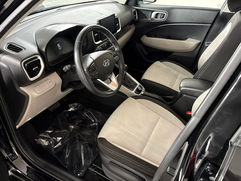 Used 2025 Black Hyundai SEL image 26