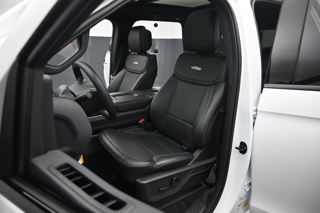 New 2026 Oxford White Ford Platinum image 8