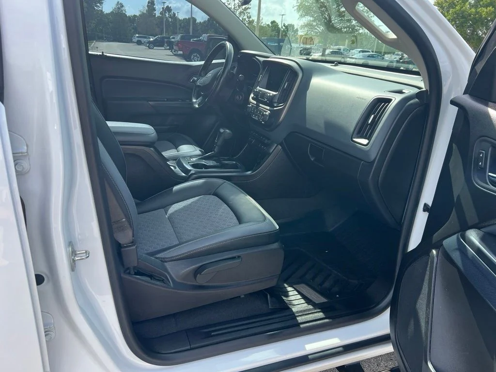 Used 2021 White Chevrolet Z71 image 12
