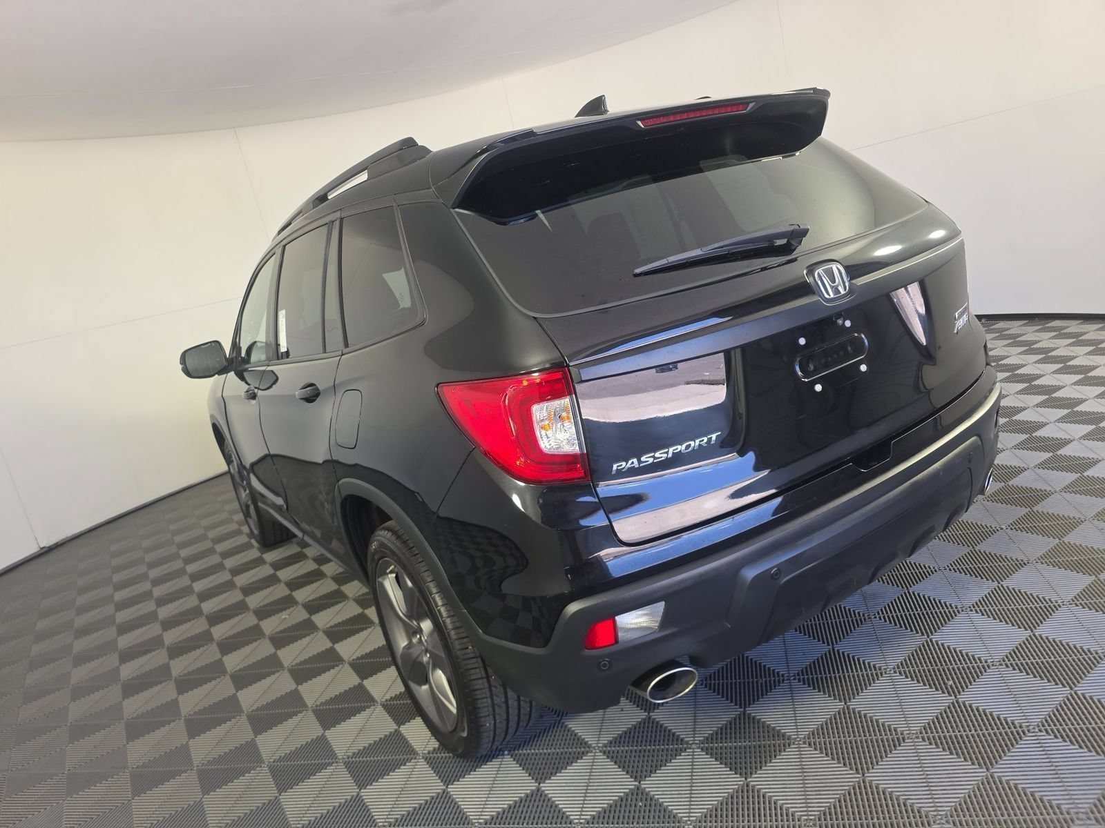 Used 2019 Crystal Black Pearl Honda Touring image 6