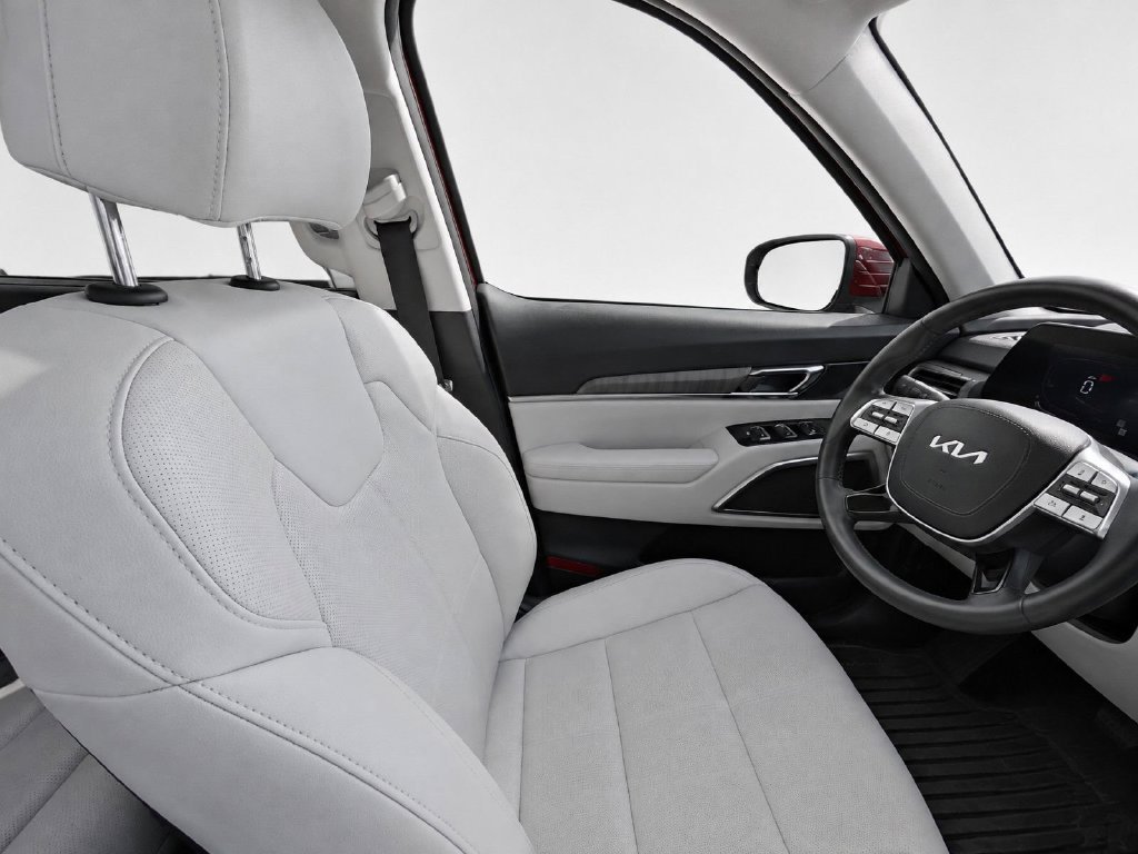Used 2023 Red Kia EX image 15