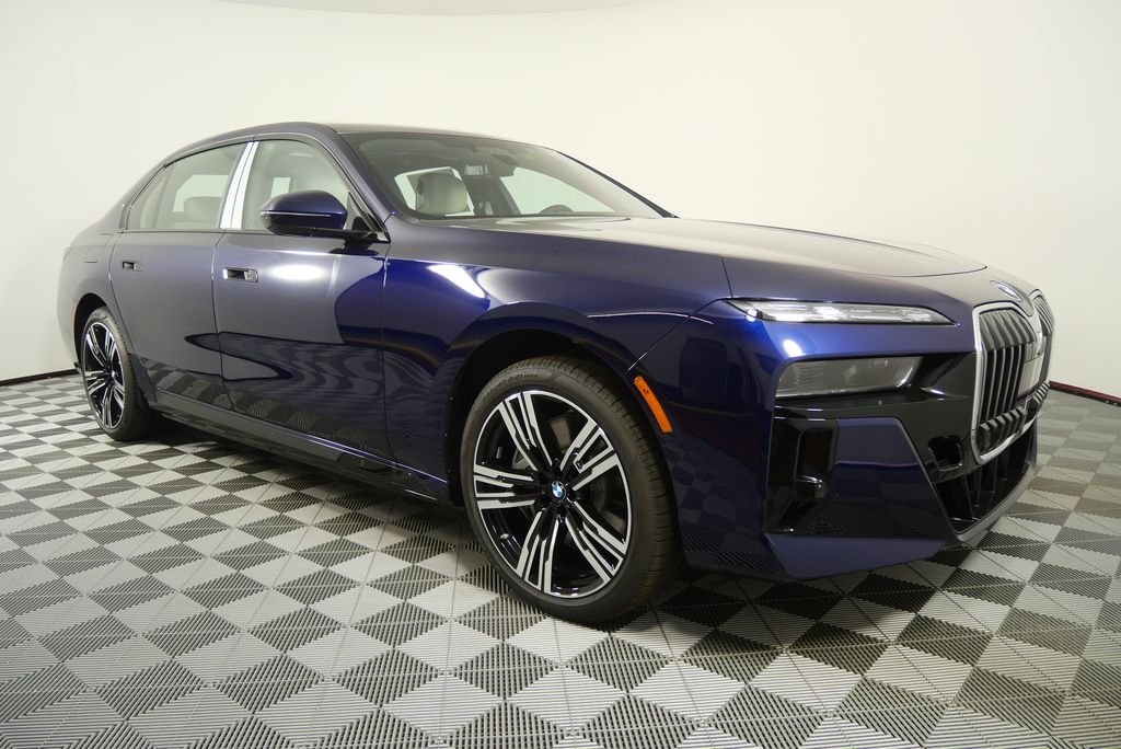 2026 BMW 7 Series 750e - Photo 2