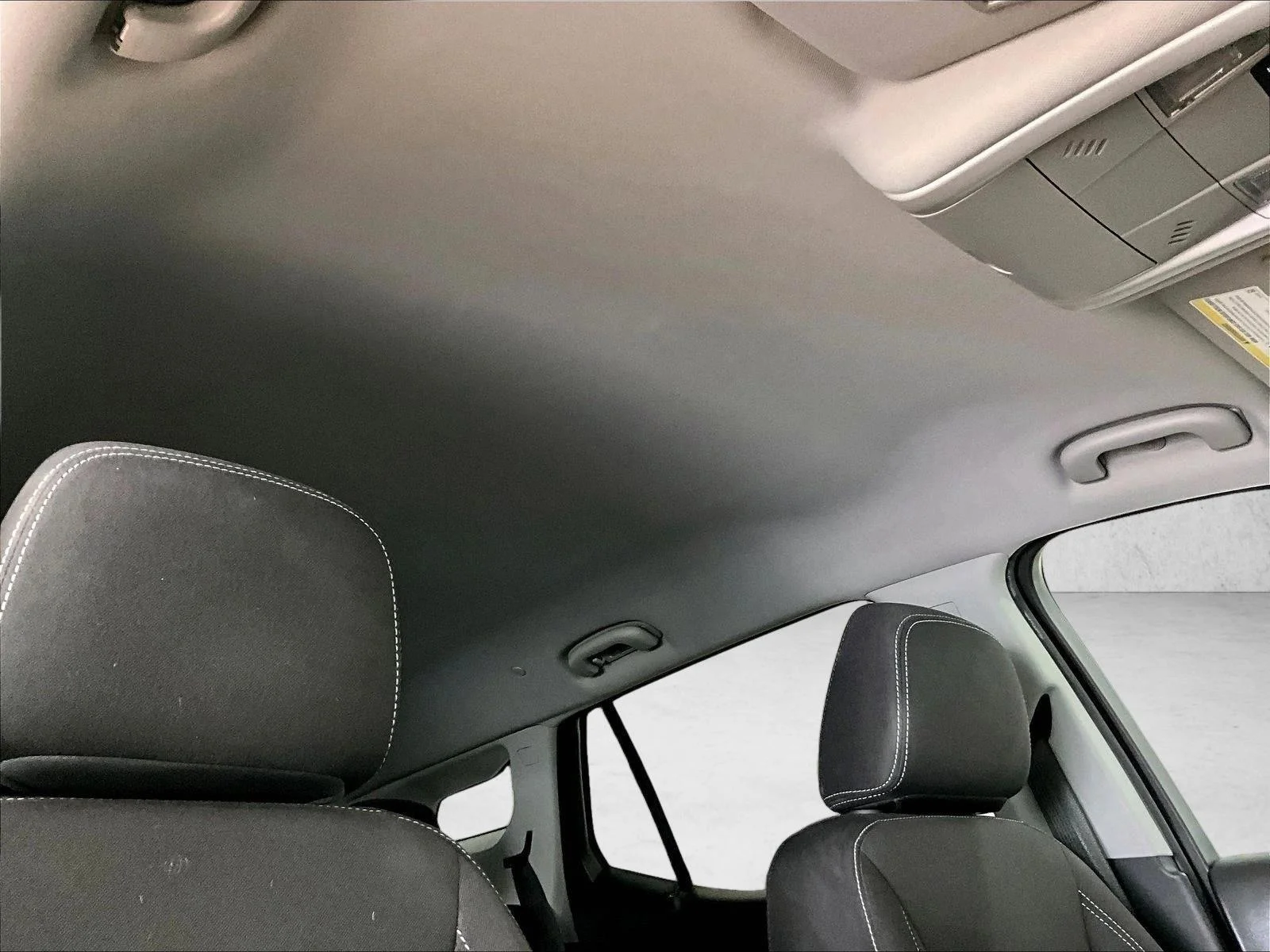 Used 2023 Sterling Metallic GMC SLE image 17
