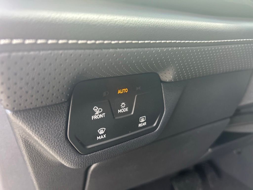 New 2026 Green Volkswagen 2.0T SE w/Technology image 53