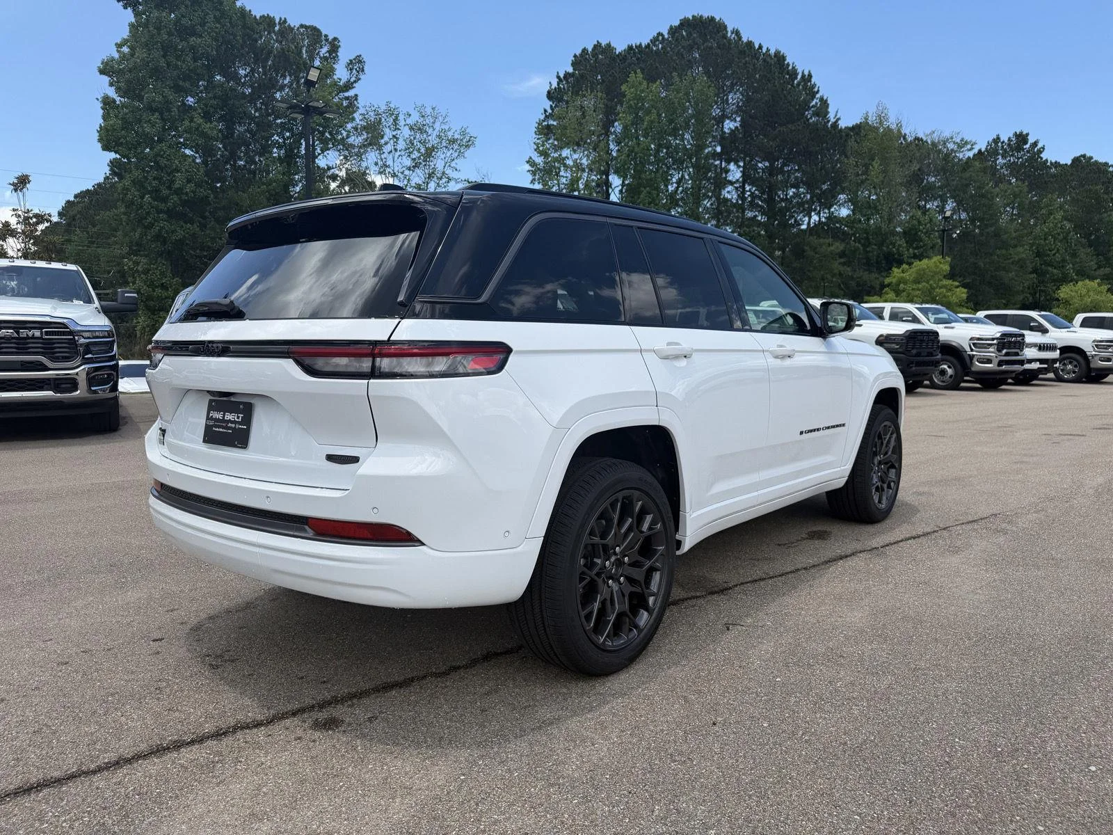 New 2026 Bright White Clear-Coat Exterior Paint Jeep Summit image 6