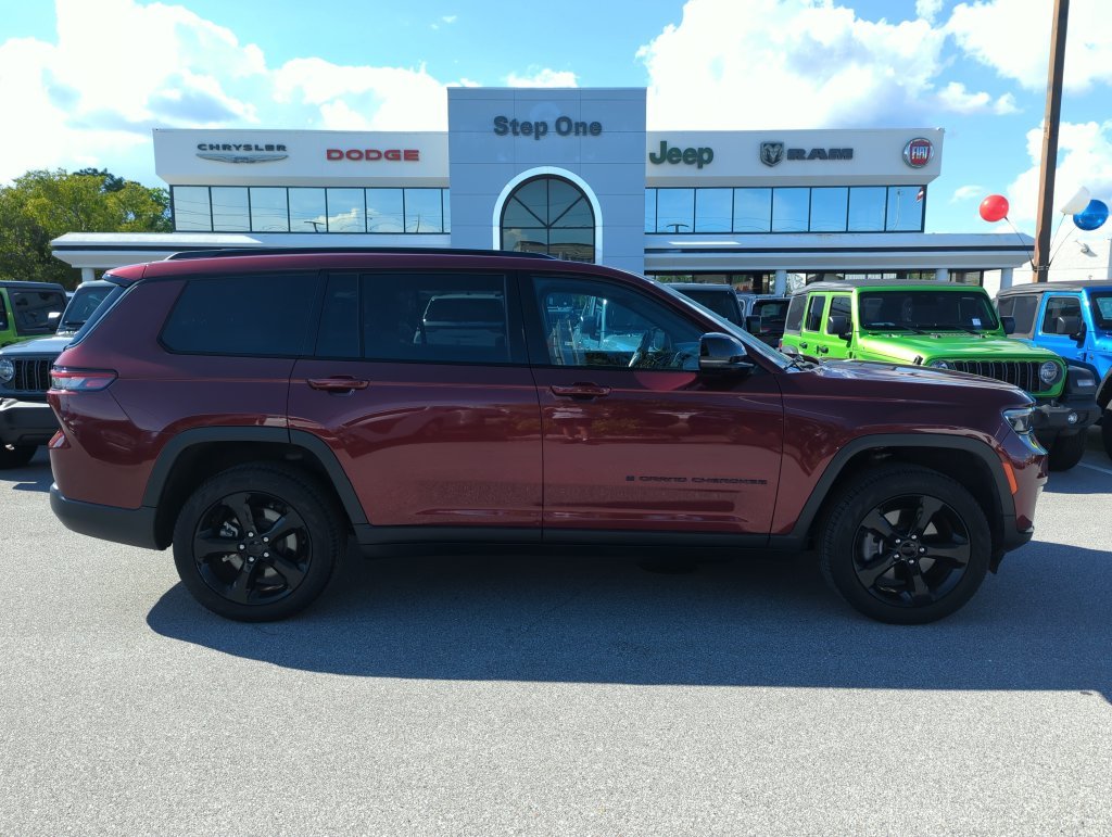 Used 2025 Red Jeep Limited image 7