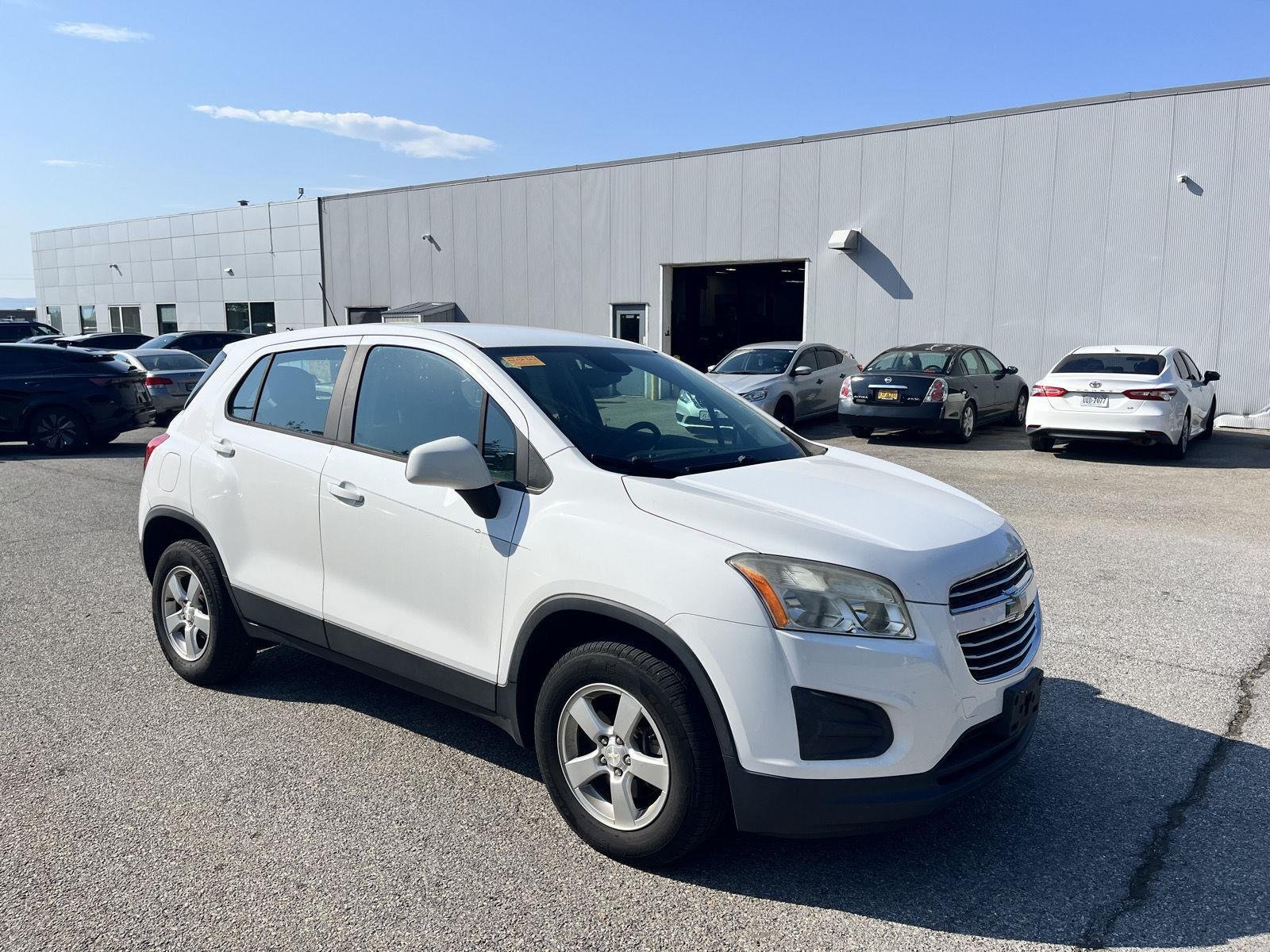 Used 2015 Summit White Chevrolet LS image 1