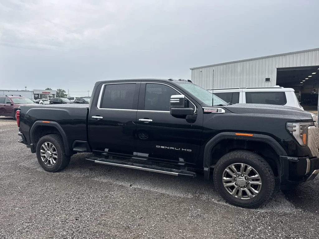 Used 2024 Onyx Black GMC Denali image 4