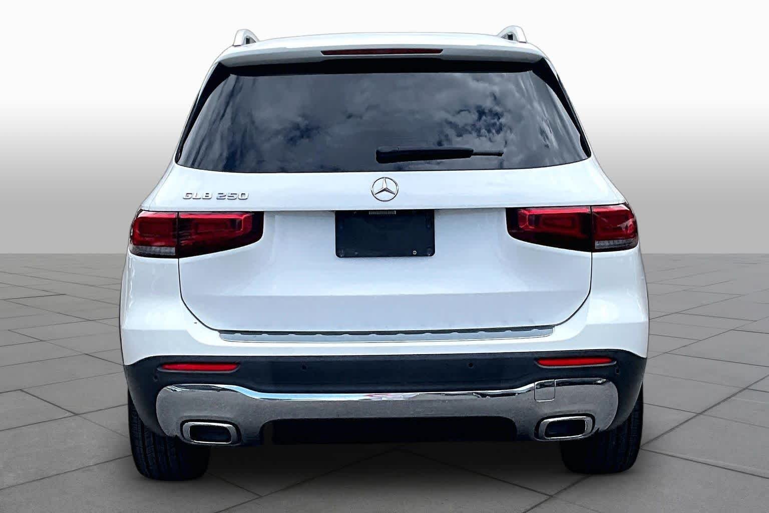 Pre-Owned 2022 Mercedes-Benz GLB 250