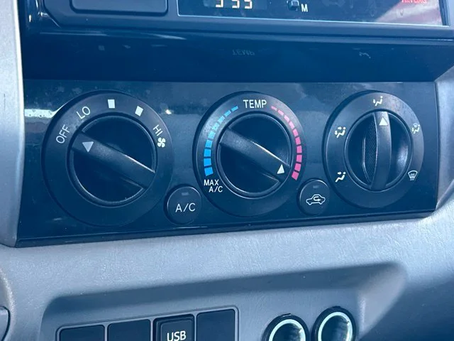 Used 2013 White Toyota Base image 44