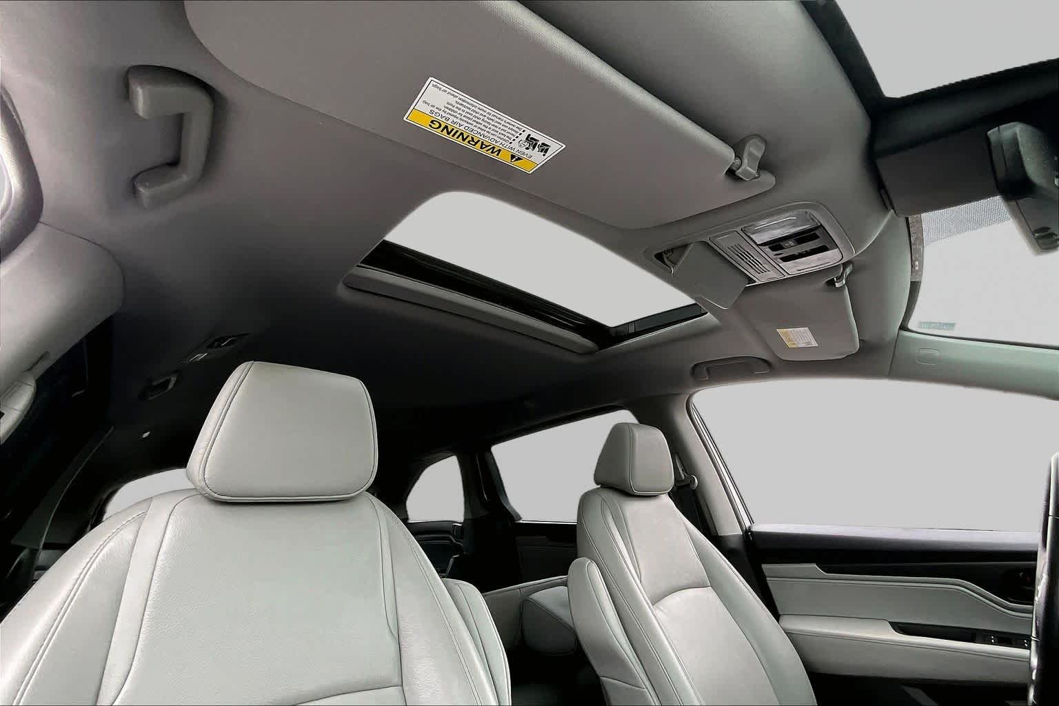 Used 2022 Lunar Silver Metallic Honda EX-L image 14
