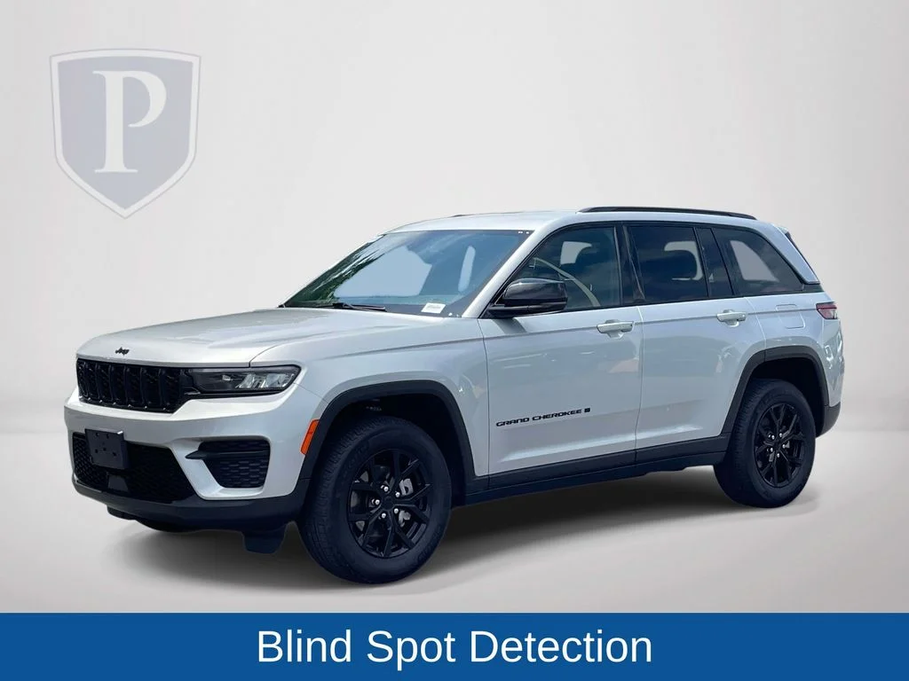 Used 2025 Silver Jeep Altitude image 5