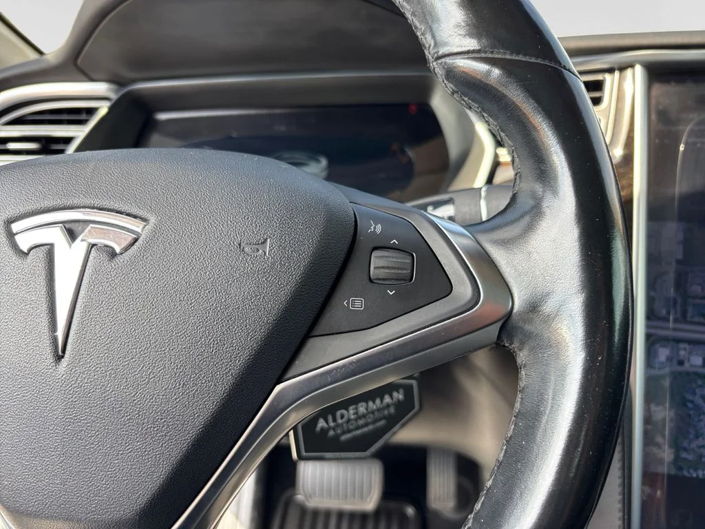 Used 2016 White Tesla 90D image 21