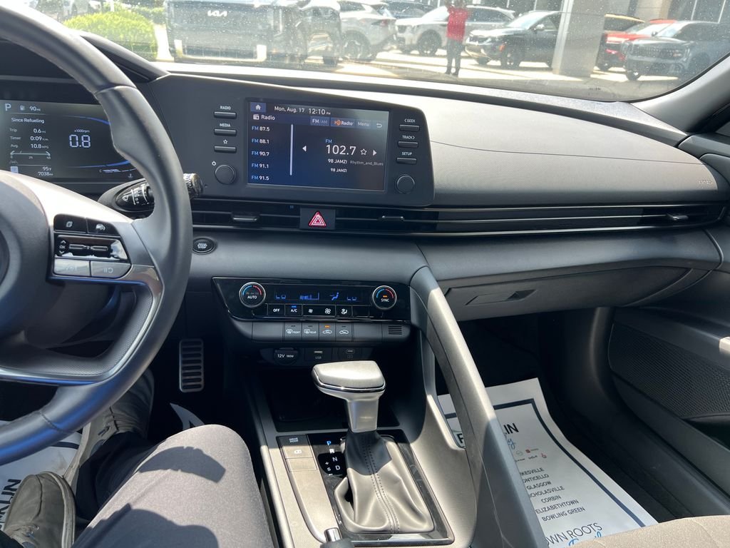 Used 2025 Gray Hyundai SEL Sport image 20