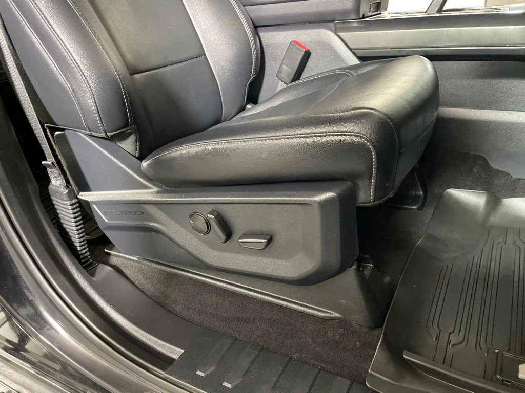 Used 2023 Agate Black Metallic Ford XLT image 25