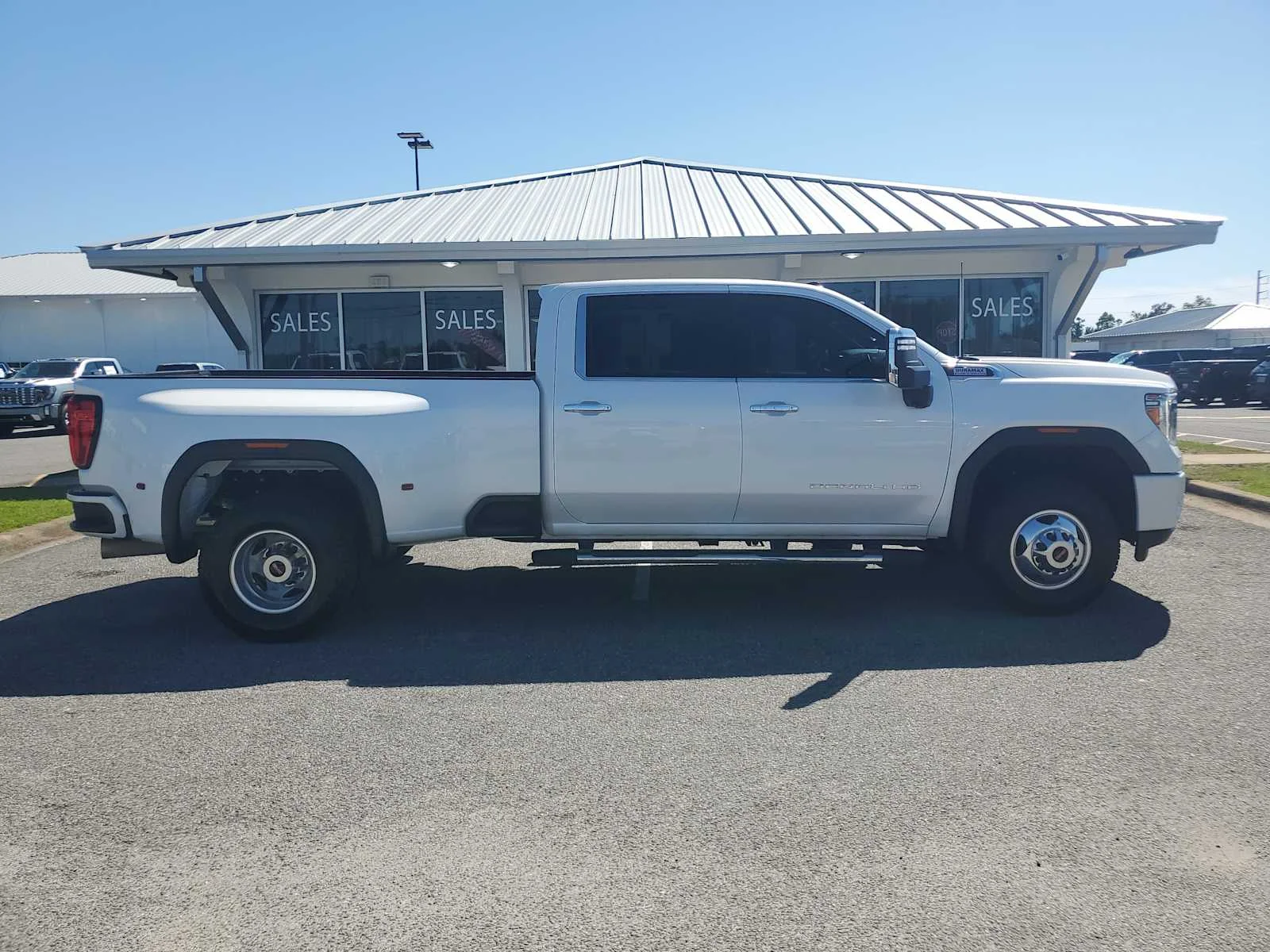Used 2022 WHITE FROST TRICOAT GMC Denali image 10
