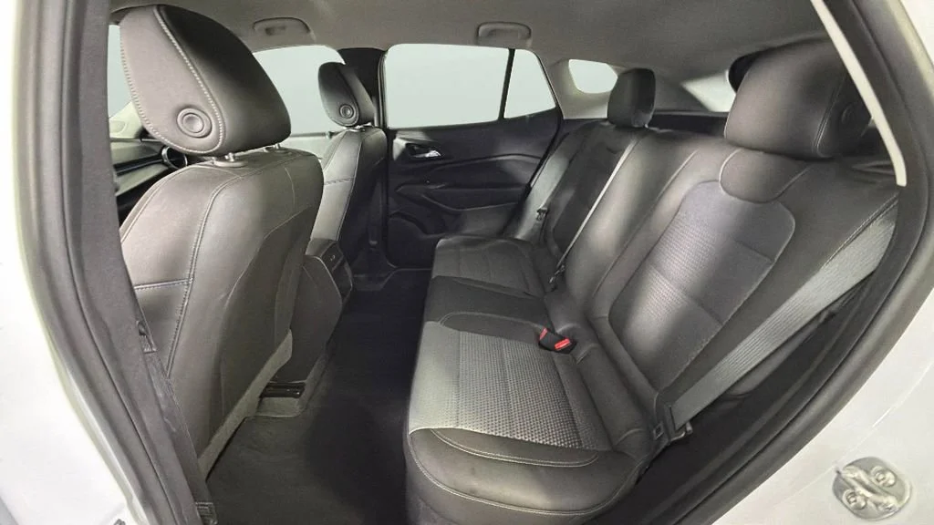Used 2025 Summit White Chevrolet LT image 26