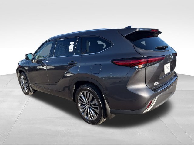 Used 2022 Gray Toyota Platinum image 3