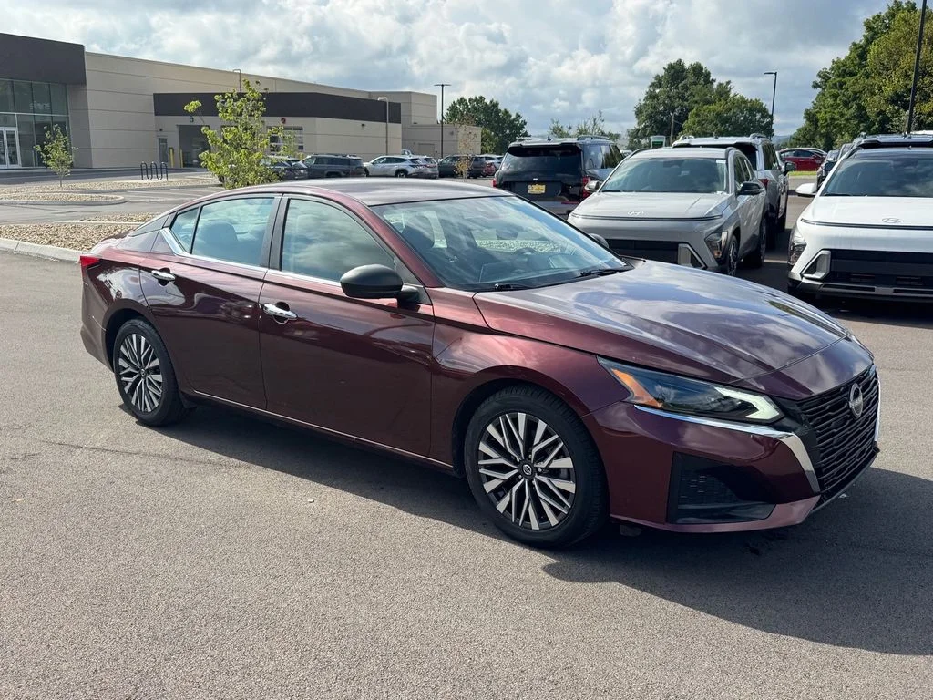 Used 2024 Red Nissan 2.5 SV image 2