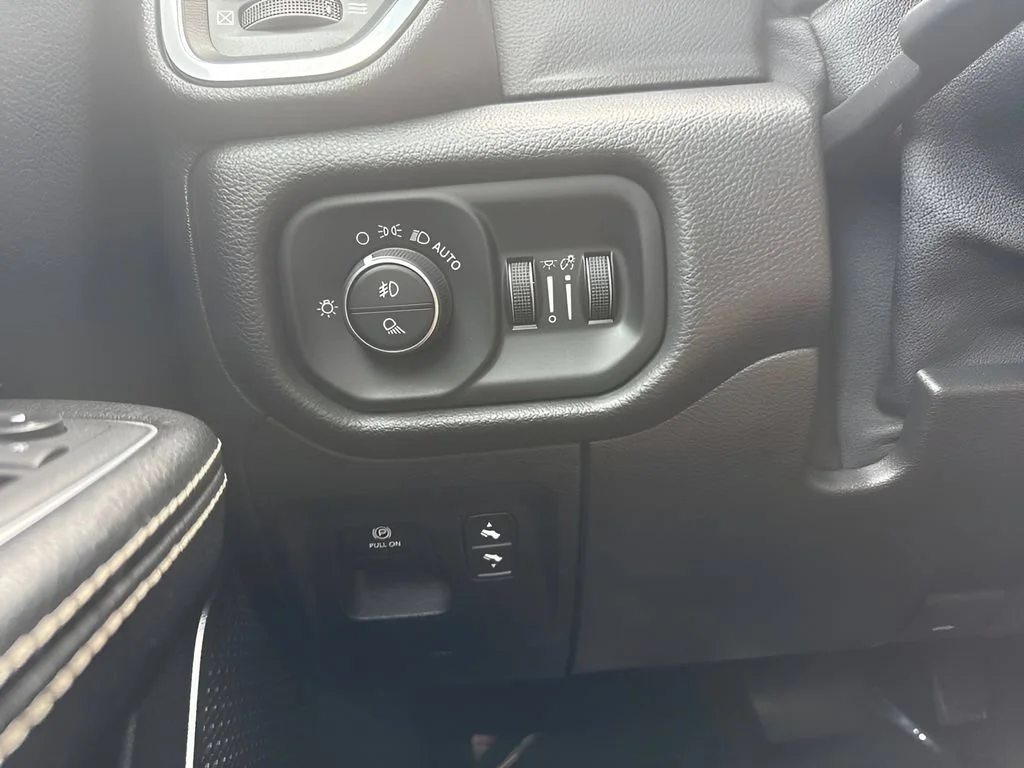 Used 2021  Ram Laramie image 26