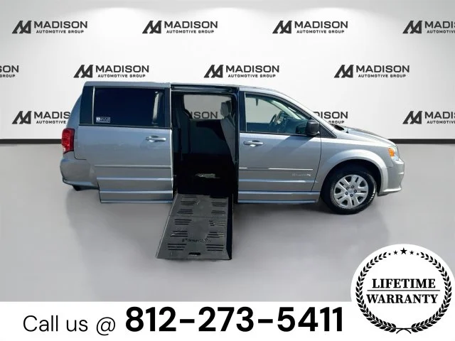 Used 2016 Silver Dodge SE image 4