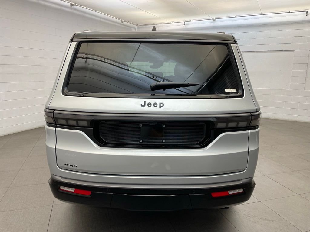 New 2026 Silver-Zynith Exterior Paint Jeep Summit Obsidian image 5