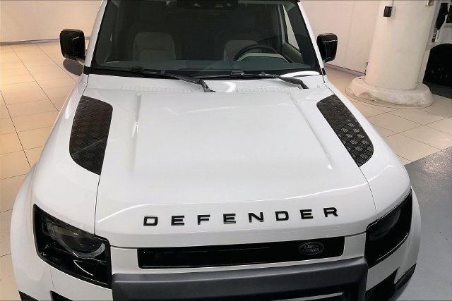 Used 2024 Fuji White Land Rover X-Dynamic SE image 11
