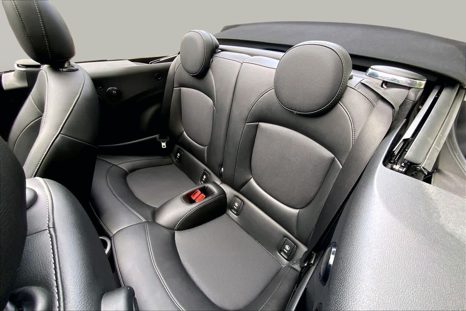 Used 2020 Caribbean Aqua Metallic MINI Cooper image 20