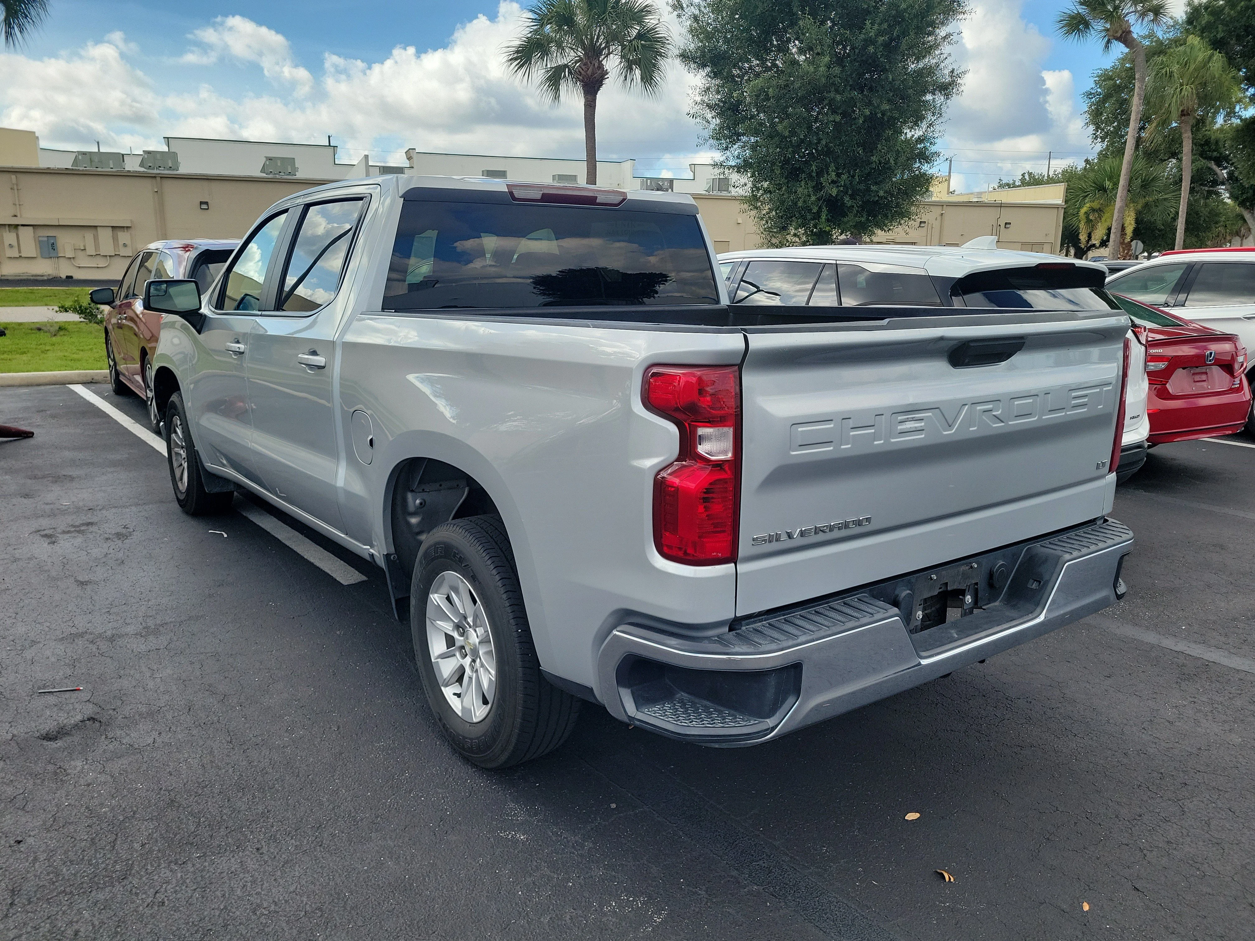 Used 2020 Silver Ice Metallic Chevrolet LT image 4