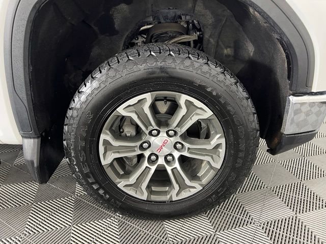 Used 2024 White GMC SLE image 39
