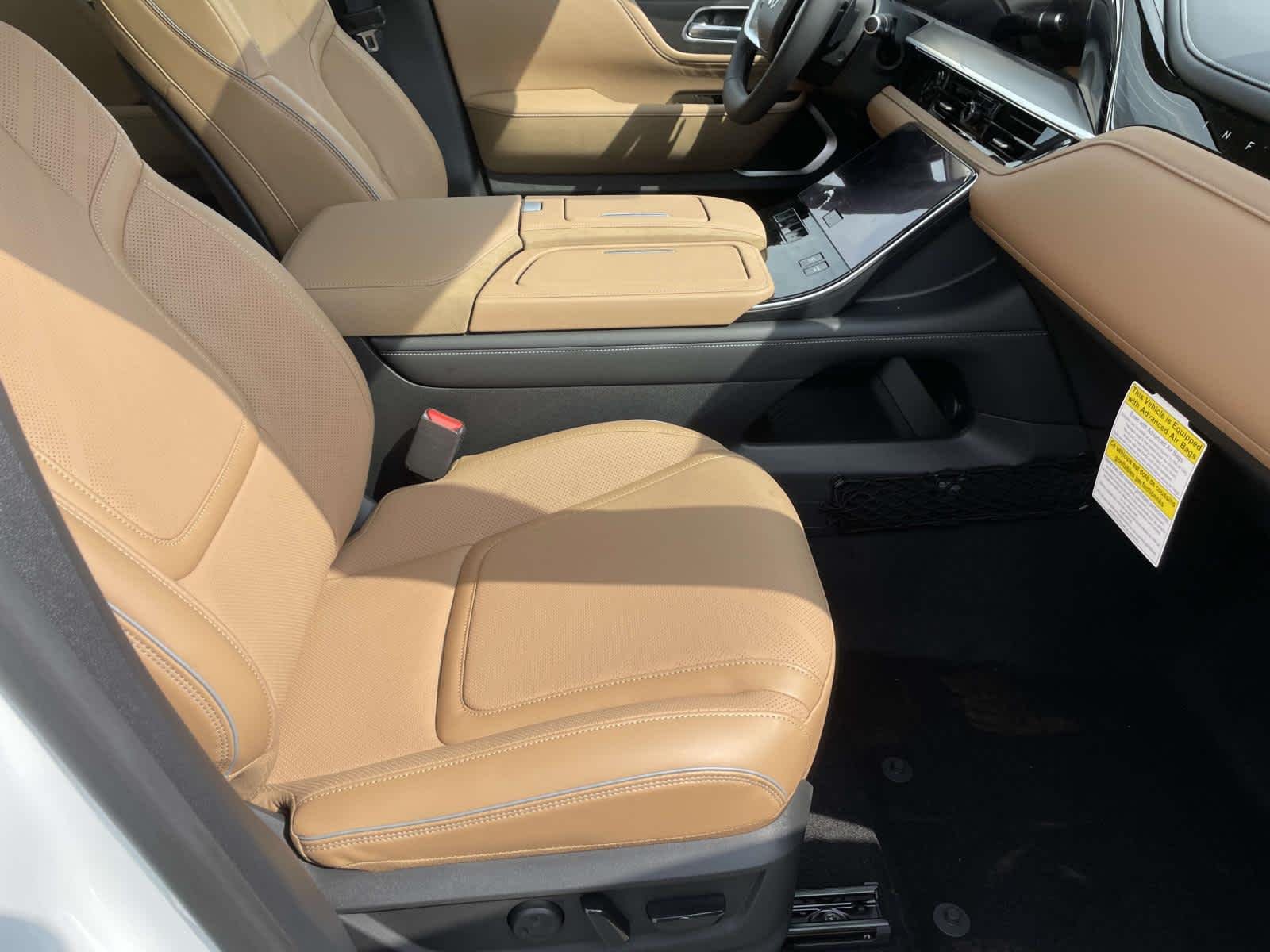 New 2026 Radiant White INFINITI LUXE image 24
