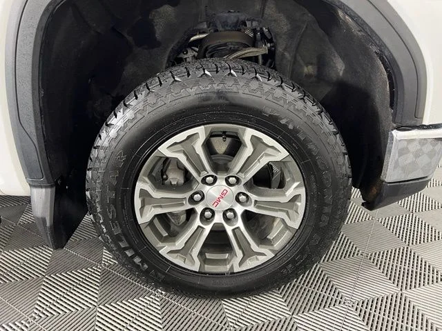 Used 2024 White GMC SLE image 39