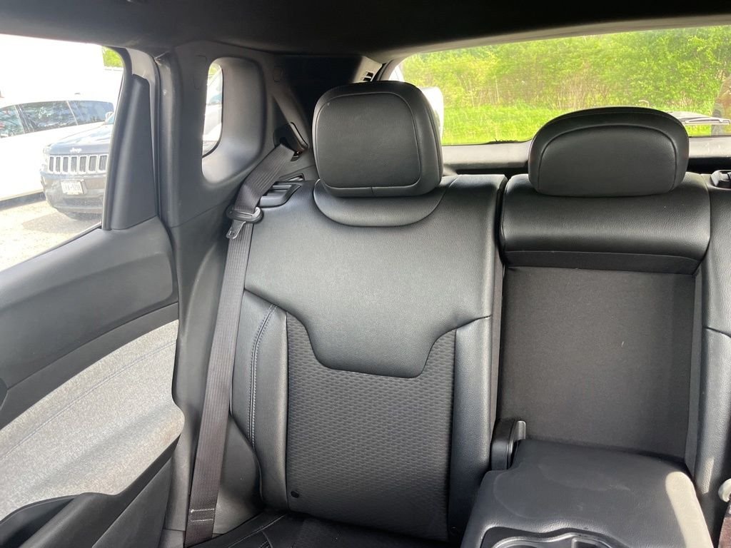 Used 2024 White Jeep Latitude image 14