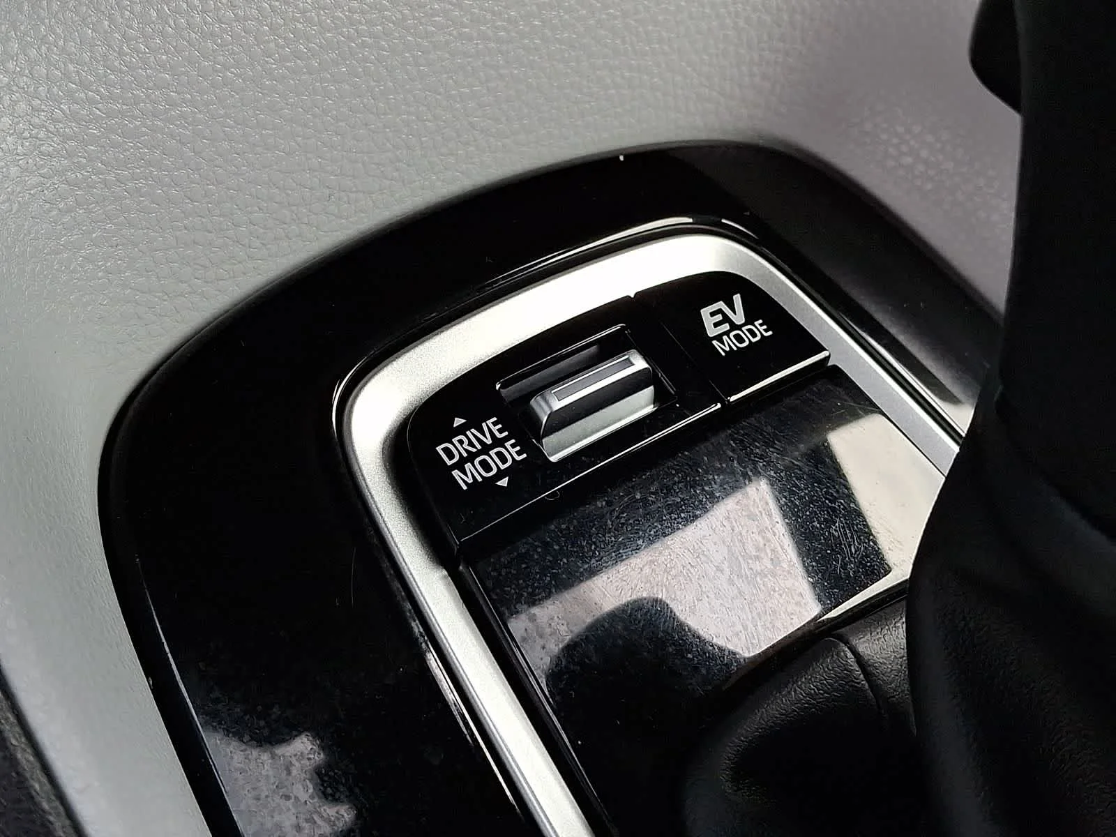 Used 2024 Midnight Black Metallic Toyota Hybrid SE image 29