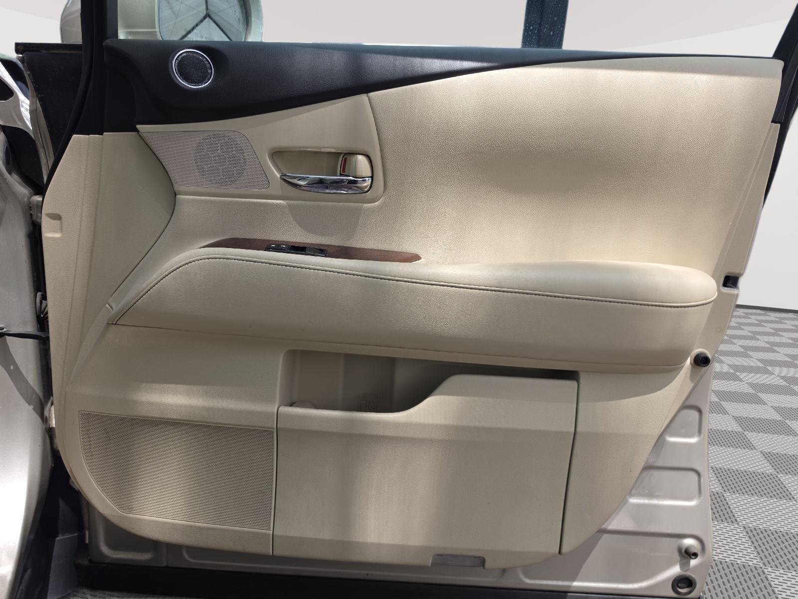 Used 2015 Satin Cashmere Metallic Lexus Base image 29