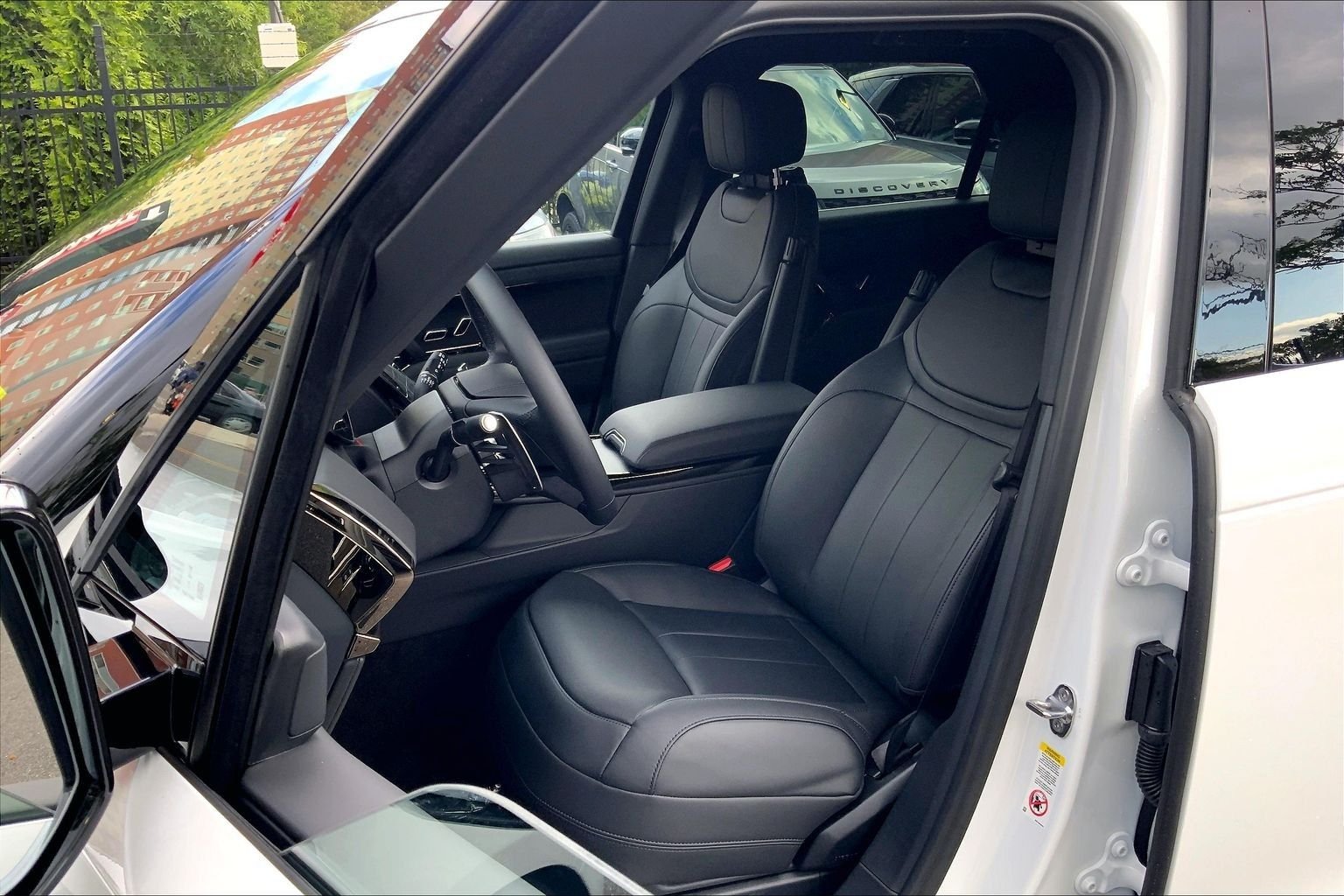 New 2026 Fuji White Land Rover Dynamic SE image 9