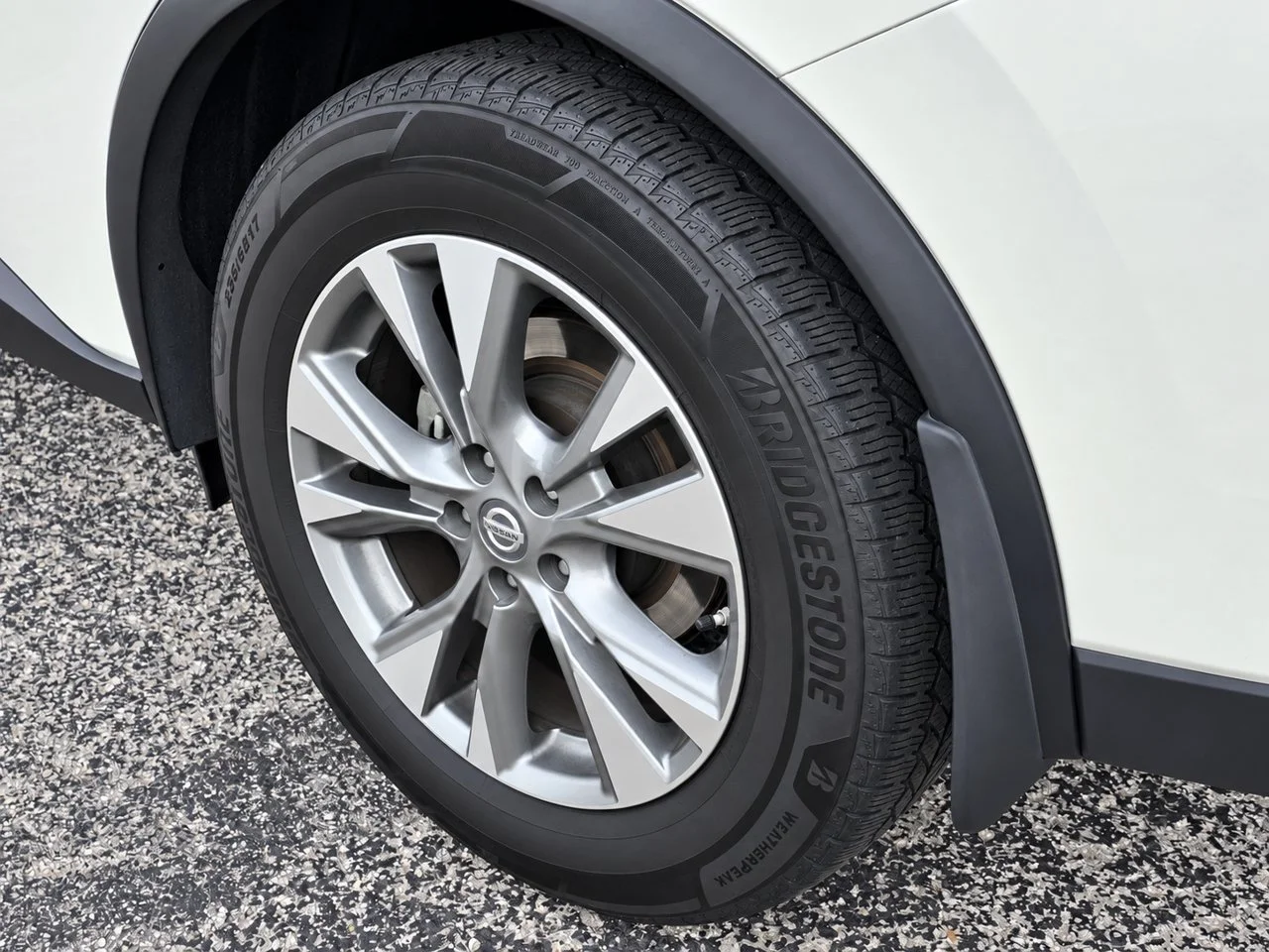 Used 2018 Pearl White Nissan SL image 11